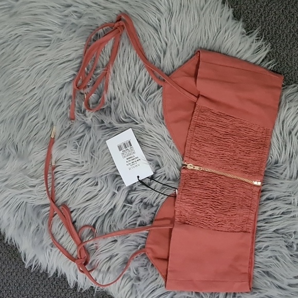 Showpo Amalie 10 crop top - Picture 4 of 5